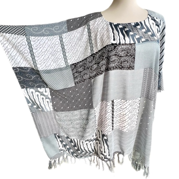 0142/ Gray Batik Rayon Poncho, Bohemian Kaftan Top, Modern Apparel, Black , Cove - Picture 2 of 8